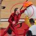 VIDEO/ McGregor dërgon në spital maskotën me dy grushte