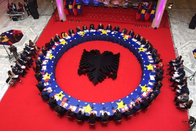 “Të përbashkuar në Gjakovë”,axhenda e mbledhjes së përbashkët të qeverive Shqipëri-Kosovë
