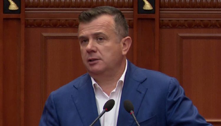 Balla fton Bardhin:Të ulemi për zgjedhjen e Avokatit të Popullit. Të mos jetë figurë e PD