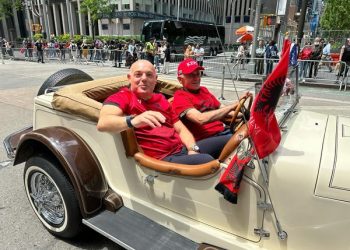 Video/Blendi Fevziu përcjell detajet e paradës së shqiptarëve në Nju Jork