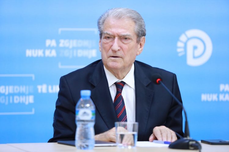 Berisha: Gjykata në një vendim të kontrolluar, shpalli zonën e Rrogozhinës të pavlefshme