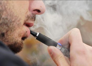 Rriten shitjet e cigareve elektronike, mjekët bëjnë thirrje për pasojat e helmimit