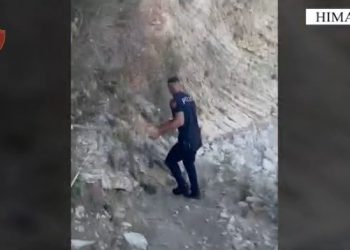 Mbetën të izoluar në gjirin e Filikurit, shpëtohen dy turistë holandezë në Himarë