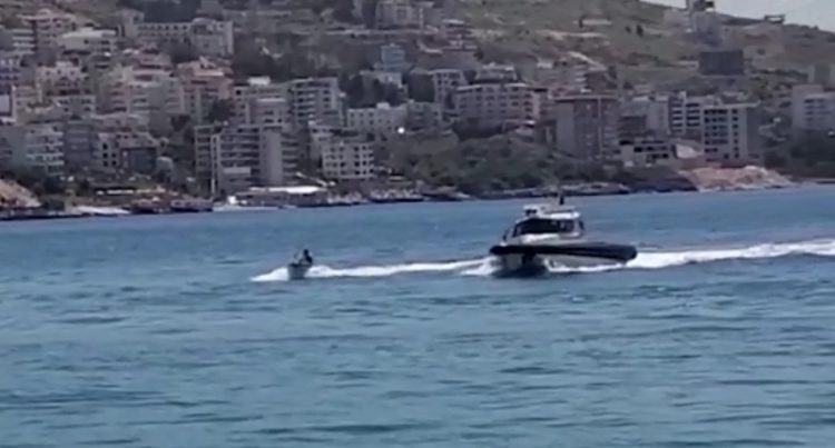 Video/ Bllokohen 8 mjete lundruese nga Saranda në Shëngjin