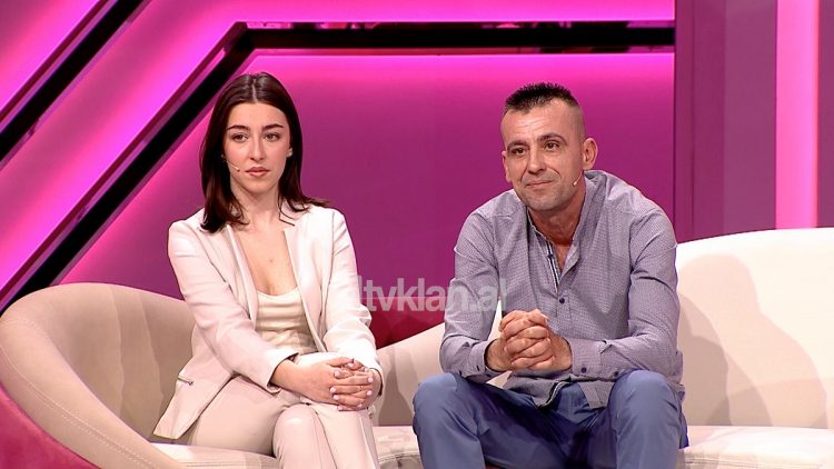 Një sakrificë dashurie, paraliza e njeriut të dashur mban familjen të ndarë prej një viti