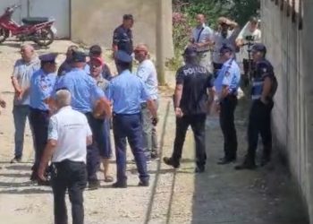 Konstituimi i këshillit bashkiak nis me tensione, ambasadorja greke në Himarë