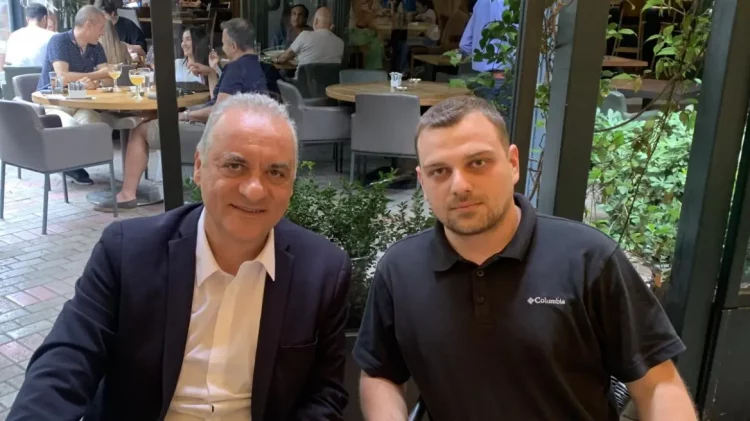 Eurodeputeti Kefalogiannis viziton Belerin në burg dhe më pas djalin e tij
