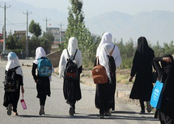 Afganistan, helmohen më shumë se 80 nxënëse të shkollës fillore