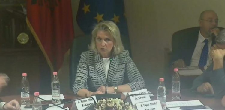 Kodheli debat me Shehun në Komision: Keni 10 vite që keni ngelur në klasë