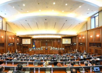 Partitë parlamentare në Kosovë: Rrëmbimi i tre policëve, akt agresioni nga Serbia