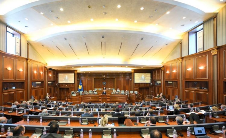 Partitë parlamentare në Kosovë: Rrëmbimi i tre policëve, akt agresioni nga Serbia