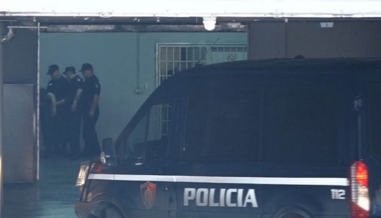 Sot masa e sigurisë për Dakon, ish-kryebashkiaku i Durrësit mbërrin në GJKKO