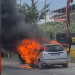 VIDEO/Makina merr flakë në ecje në autostradën Tiranë-Durrës