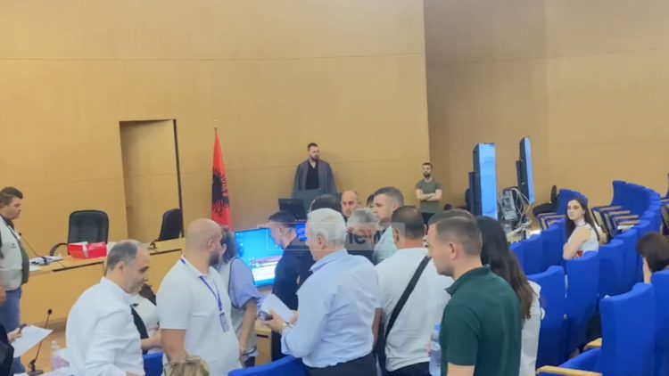 “Kujt i thua kështu?Hajdut!”,Maliqi përplaset me përfaqësuesin e KQZ në Kolegjin Zgjedhor