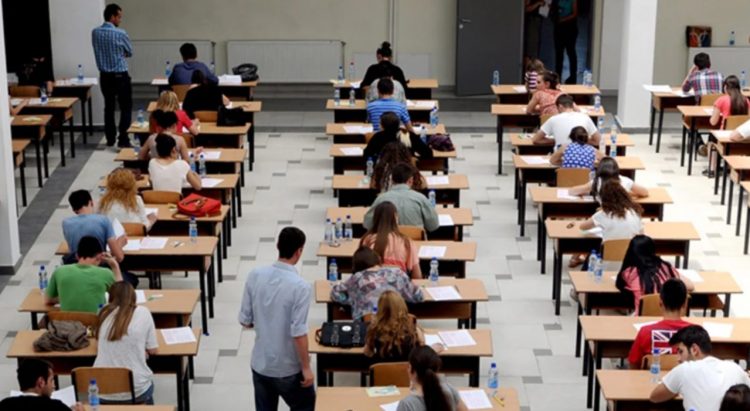 30 mijë maturantë zhvillojnë sot provimin e fundit, atë të lëndës me zgjedhje