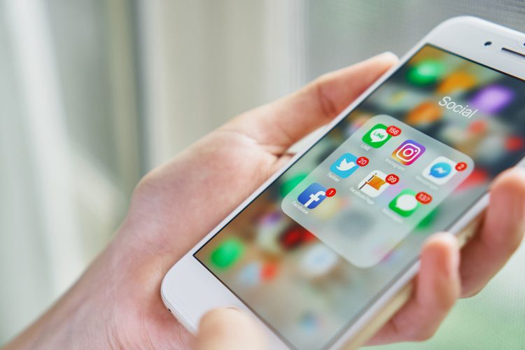 Epoka e rrjeteve sociale, shqiptarët preferojnë Facebook dhe Instagram