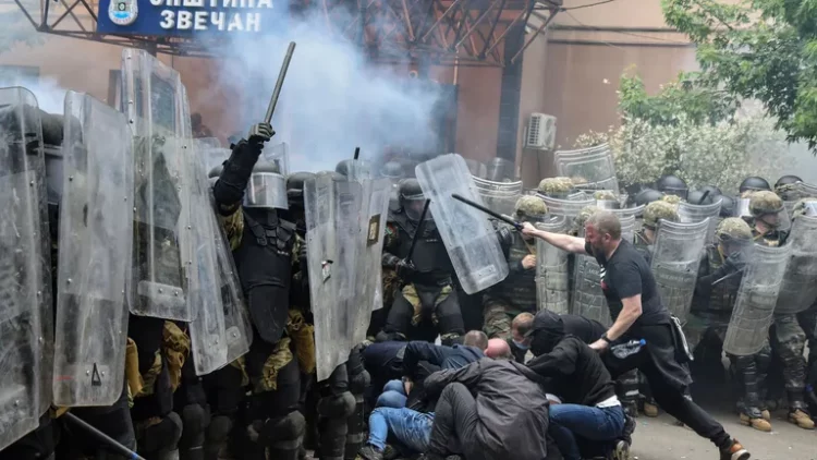 Situata në veri të Kosovës, eksperti i Ballkanit: Trazirat u kontrolluan nga Serbia