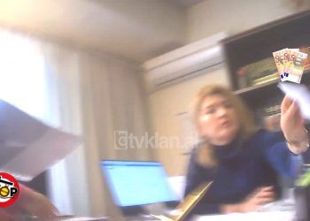Rektorja dhe pedagogia në Shkodër që i “ndihmojnë të gjithë” marrin 150 Euro për provim