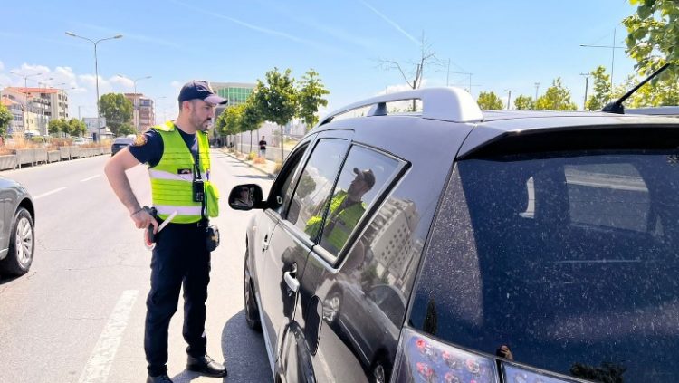 Tiranë/16 shoferë të arrestuar dhe 3383 gjoba të vendosura nga Policia Rrugore në 1 javë
