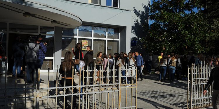 U kërkonte para studentëve, shpallet në kërkim rektorja e universitetit të Shkodrës