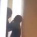 VIDEO/ Mësuesi puth në buzë nxënësen e klasës së shtatë, arrestohet nga policia