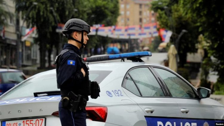 Kosovë/ Sulmohet me granatë dore komuna e Mitrovicës së Veriut