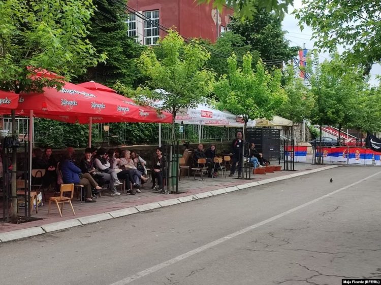 Vazhdojnë protestat në veri të Kosovës, kryesisht gra të pranishme