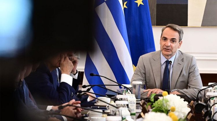 Zjarret në Greqi, Mitsotakis: Nuk ka “mbrojtje magjike”! Na presin ditë të vështira