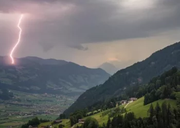 Trentino në Itali goditet nga 2500 rrufe brenda një ore