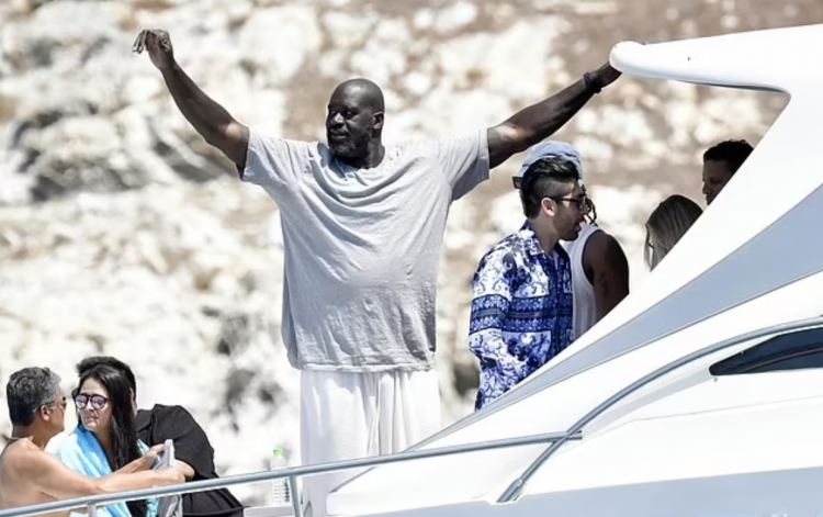 Legjenda e NBA, Shaquille O’Neal pushime në një jaht luksoz në Mykonos (Foto)
