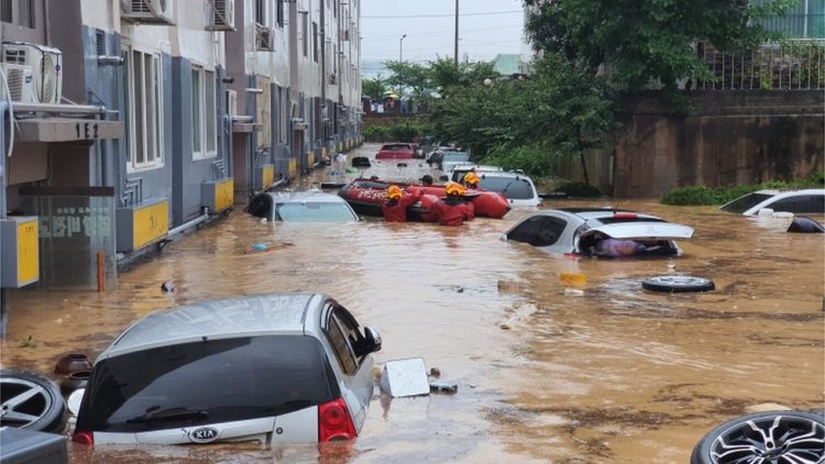 Përmbytje në Korenë Jugore, shkon në 20 numri i të vdekurve