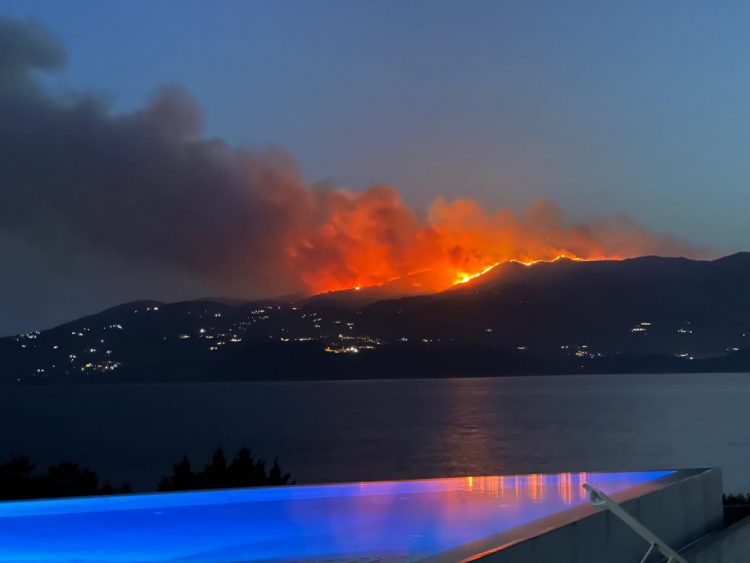 Flakët e zjarrit përfshijnë edhe Korfuzin, pamjet dallohen nga Saranda