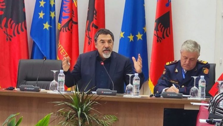 Dhuna brutale e Rrajave, Çuçi i shkon në zyrë drejtorit të Policisë, Muhamed Rrumbullaku