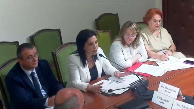 Largimi i mjekëve, Kushi: Nuk ikin nga cedimi i sistemit, por kërkohen nga vendet e BE-së