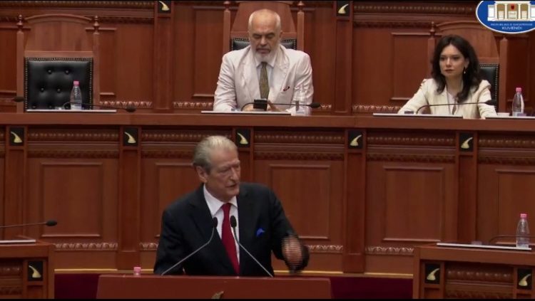 Ahmetaj mungon në Kuvend, Berisha: Të përgjigjet për të bosi i tij, Edi Rama