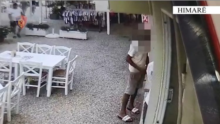Vodhi portofolin e një gruaje në Himarë, arrestohet 41-vjeçari