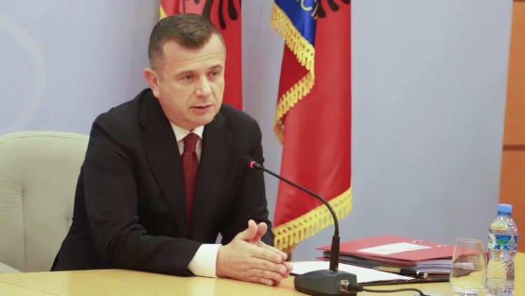 Balla mbledh drejtuesit e policisë:Kush deputet ndërhyn tek puna juaj, adresojeni tek unë