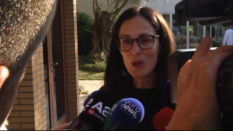 Ibrahimaj e mohon: Nuk jam shkarkuar dhe as kam dhënë dorëheqje