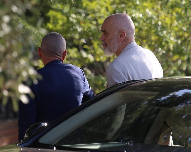 Rama shkarkon të gjithë sekretariatin e PS, do zgjidhen në shtator
