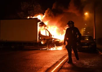 Tensionet në Francë/ Arrestohen rreth 1000 protestues, plagosen 80 policë