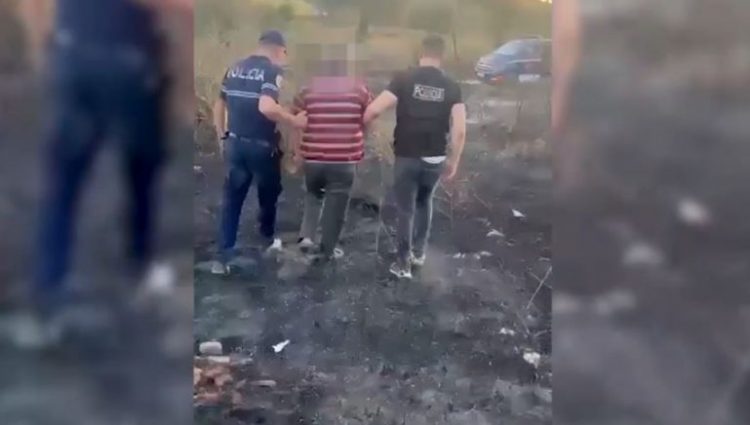 I vë zjarrin mbeturinave, 60-vjeçari djeg ullinj dhe binarët e hekurudhës në Rrogozhinë