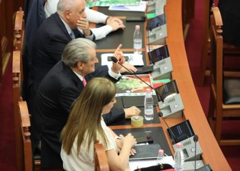 Rama mungon në Parlament, Berisha:Të vijë e të japë dorëheqjen para shqiptarëve