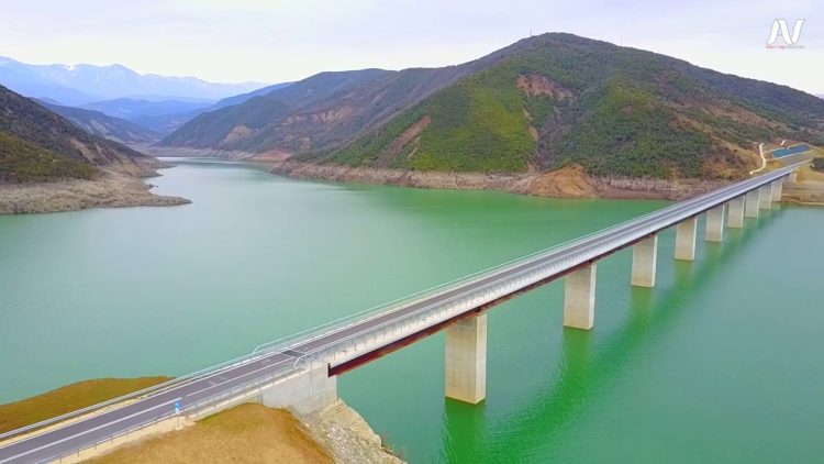 Gramsh/ Mbyten 4 shtetas në Liqenin e Hidrocentralit të Banjës