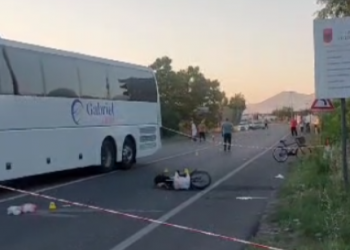 U përplasën nga autobusi teksa udhëtonin me motor, ndërrojnë jetën bashkëshortët Sula