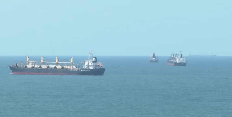 Shtëpia e Bardhë paralajmëron se Rusia mund të sulmojë anijet me civilë në Detin e Zi