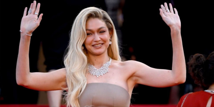 Gigi Hadid arrestohet në aeroport, policia i gjeti drogë në valixhe