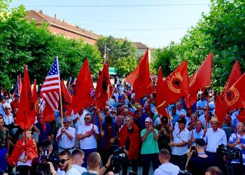 Nis protesta në Prishtinë kundër qeverisë dhe ligjit për pagën minimale në Kosovë