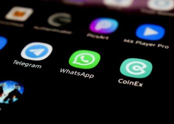 WhatsApp sjell veçorinë e re: Përdoruesit mund të fshehin numrat e telefonit