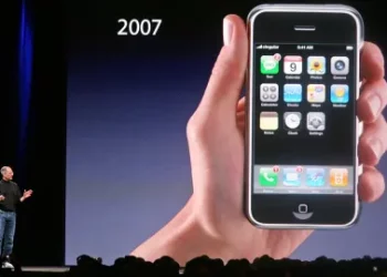Iphone i vitit 2007 shitet për 190,000 dollarë
