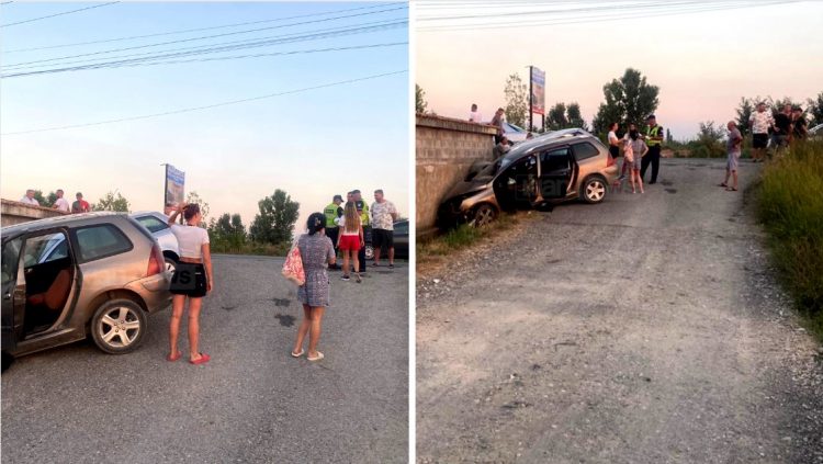 2 automjete përplasen me njëra-tjetrën, përfundojnë në murin e një shtëpie